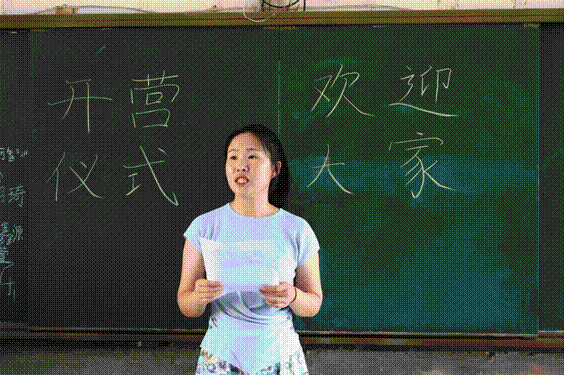 图4+希望小学校长刘宝珠发言