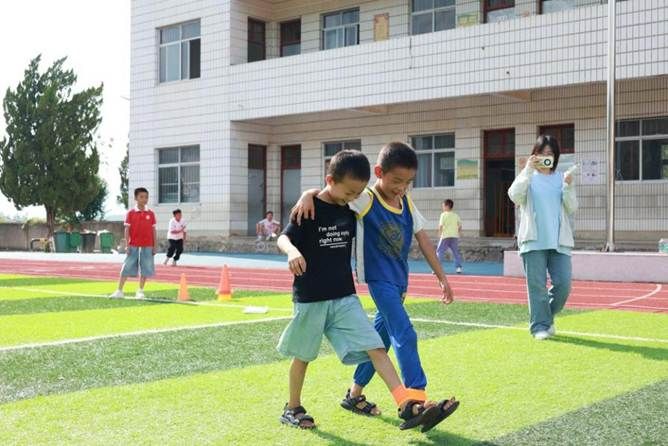 图4 两人三足比赛
